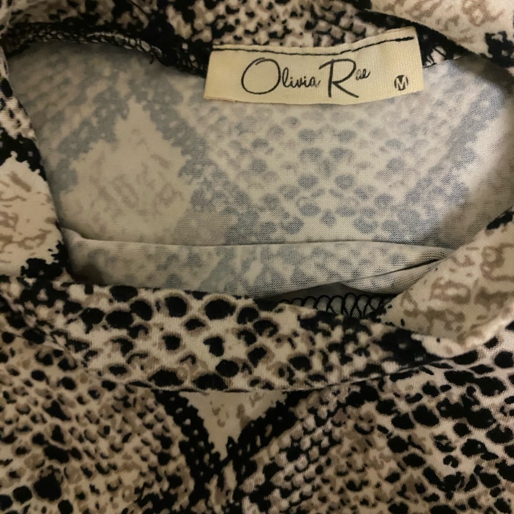 Olivia Rae Snakeskin Print Mock Neck Long Sleeve Crop Top Size M - Picture 5 of 8